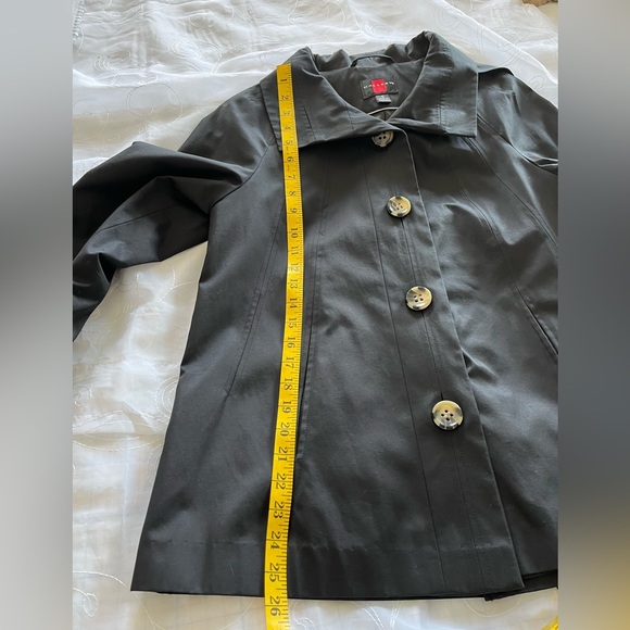 Gallery Womens Snall Black Hooded Button Down RainCoat - Picture 6 of 16